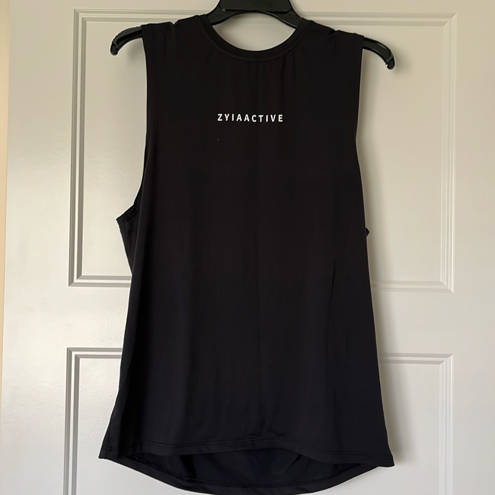 🖤Super cute!! Black Zyia tank🖤